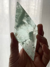 Load image into Gallery viewer, Green fluorite diamond with zodiac sign stand and info card T43K
