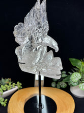 Load image into Gallery viewer, 11 1/2&quot; Clear Quartz Eagle Carving on Custom Stand – SZ94
